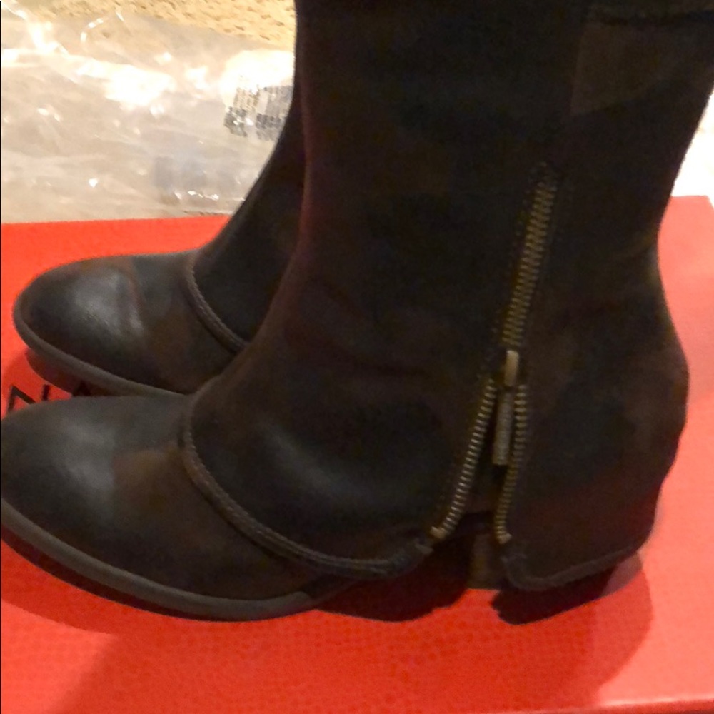Donald J Pliner Boots - Picture 3 of 8